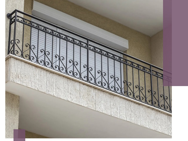 Балконные ограждения из металла и стекла в Сафонове для домов