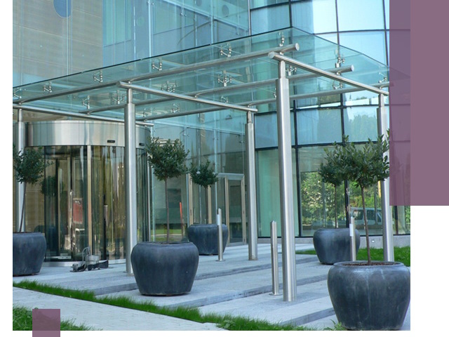 Навесы из стекла на заказ в Сафонове — монтаж и установка