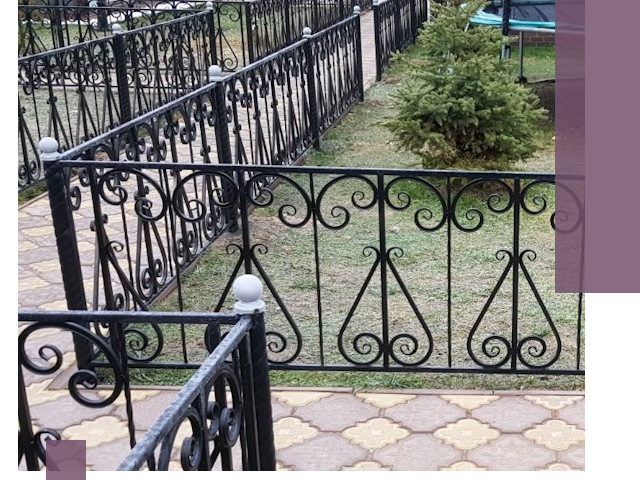 Кованые газонные ограждения под ключ в Сафонове